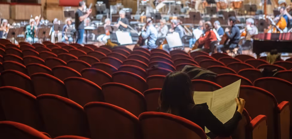 Daniela Terranova reading a score at an orchestral rehearsal
